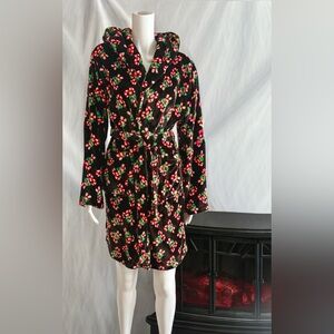 Santa’s Treasures Candy Cane Plush Robe Black Holiday Print Size M